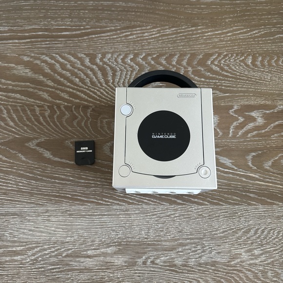 Nintendo GameCube in Metallic Silver